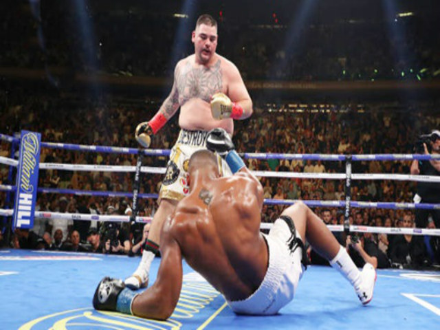 Thể thao - "Vua boxing" thua đau mất 3 đai vô địch: Phát hiện điểm yếu "chí mạng"