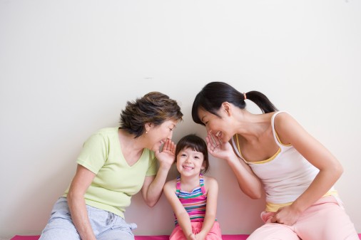 "Con hư tại mẹ, cháu hư tại bà" là đúng hay sai ? - 1