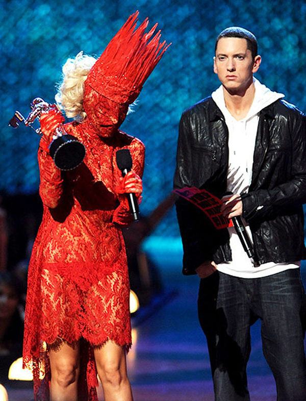 Top những bộ cánh &#34;khùng&#34; nhất của Lady Gaga - 9