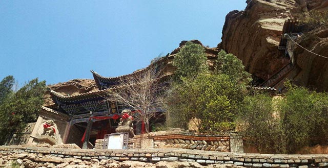 Những ngôi đền lưng chừng giữa vách đá, du khách thắc mắc làm sao để xây dựng - 8