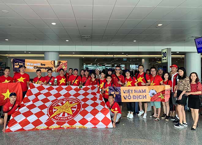 Rực lửa đại chiến ĐT Việt Nam – Thái Lan: Fan Việt đỏ rực khán đài - 4