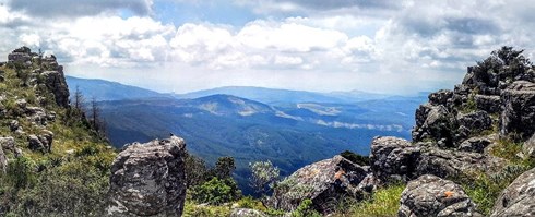 Dấu vết ngoài hành tinh nằm "chình ình" trên đỉnh núi ở Nam Phi - 1