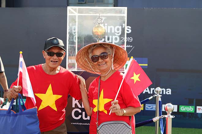 Rực lửa đại chiến ĐT Việt Nam – Thái Lan: Fan Việt đỏ rực khán đài - 10