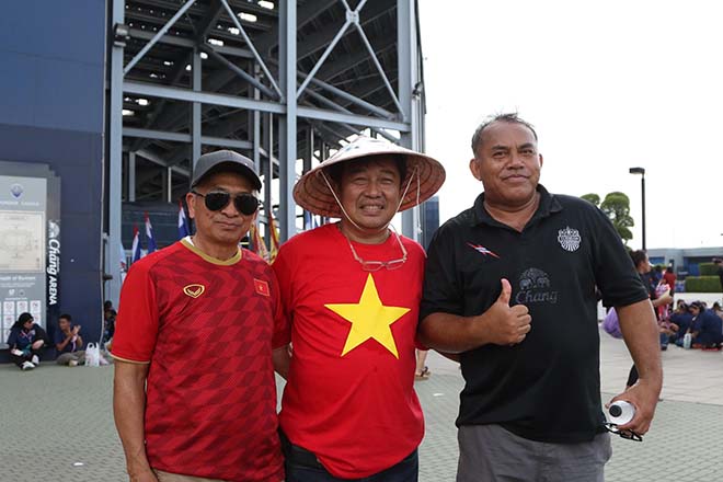 Rực lửa đại chiến ĐT Việt Nam – Thái Lan: Fan Việt đỏ rực khán đài - 12