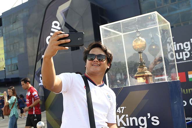 Rực lửa đại chiến ĐT Việt Nam – Thái Lan: Fan Việt đỏ rực khán đài - 13