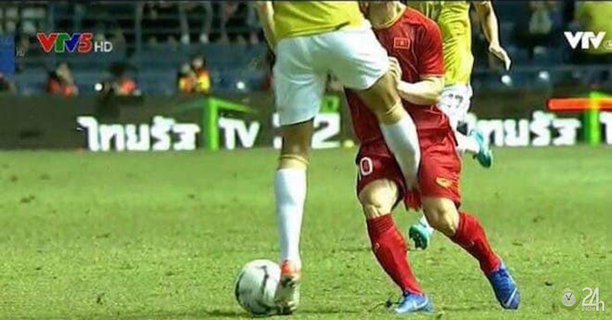 Ảnh chế: Họa mi Công Phượng ngừng hót, thầy Park bắc thang tìm Anh Đức về gánh team