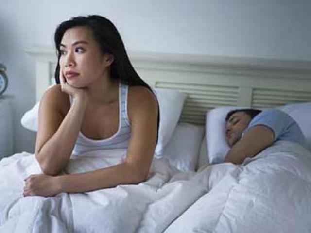 Bạn trẻ - Cuộc sống - Chồng điềm đạm nhưng lại "gầm rú" những lời thô tục, trần trụi khi ân ái