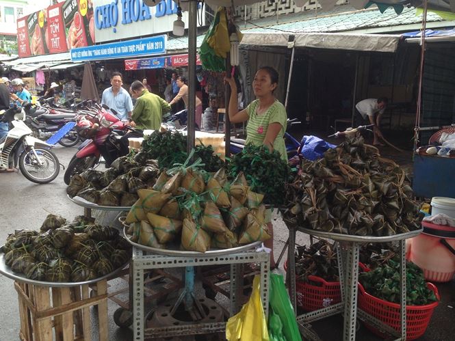 &#34;Lá xông, bánh ú nước tro&#34; đắt hàng trước tết Đoan Ngọ - 6