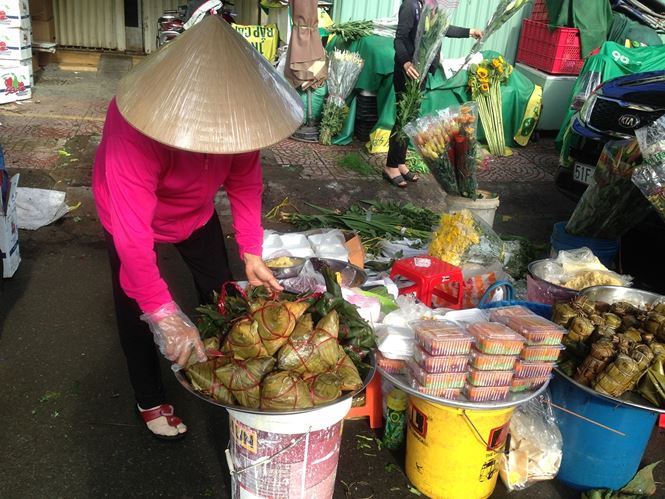 &#34;Lá xông, bánh ú nước tro&#34; đắt hàng trước tết Đoan Ngọ - 8