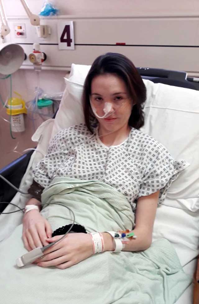 Căn bệnh bí ẩn không chữa được khiến cô gái nôn 30 lần một ngày - 2