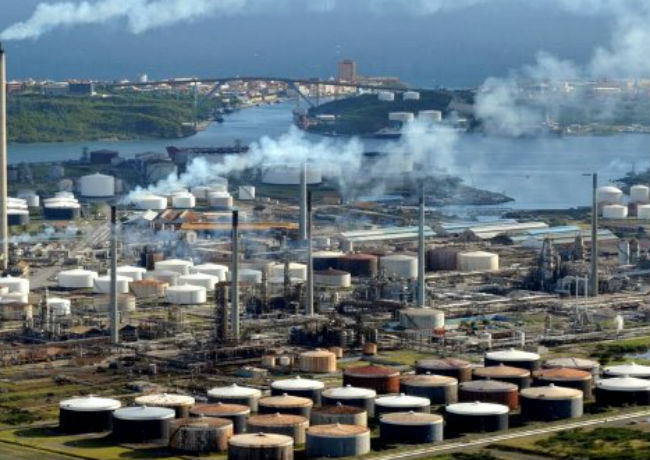 Dầu được dùng để lọc ở đây hầu hết nhập từ Venezuela. Sản phẩm dầu tinh chế được xuất sang Mỹ và châu Á.