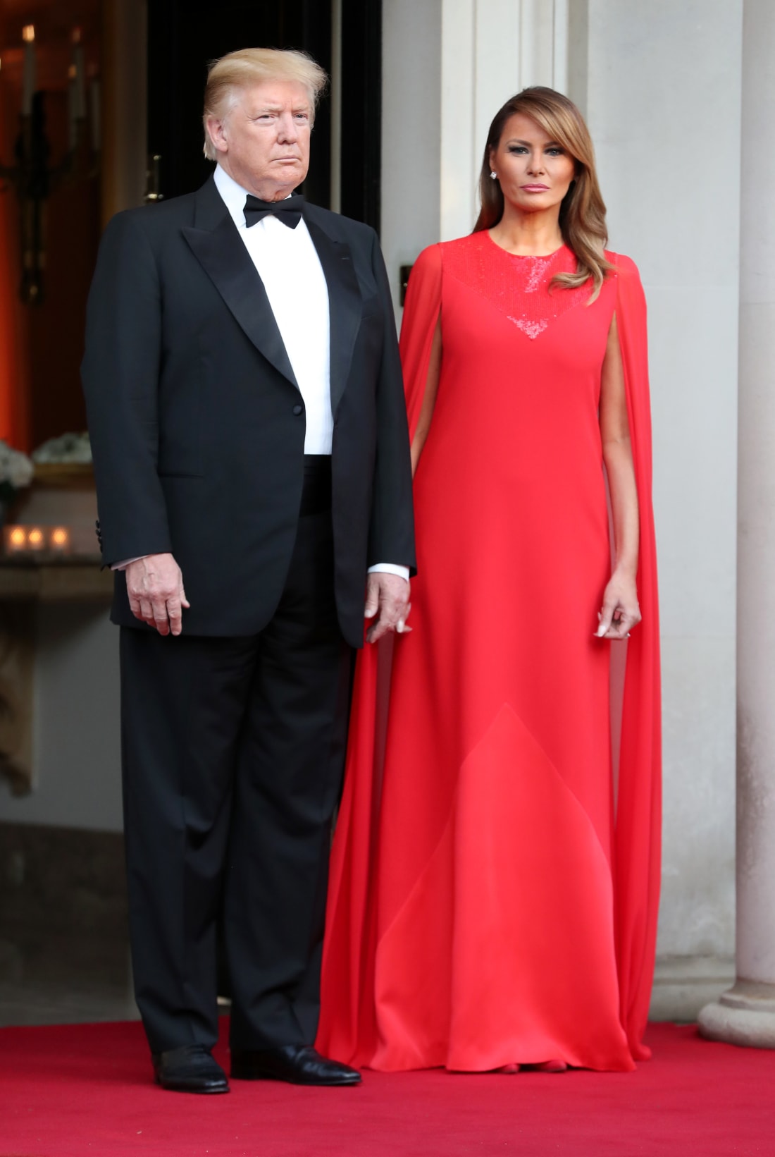 Ấn tượng trang phục sang trọng phu nhân và con Tổng thống Trump mặc khi tới Anh - 8