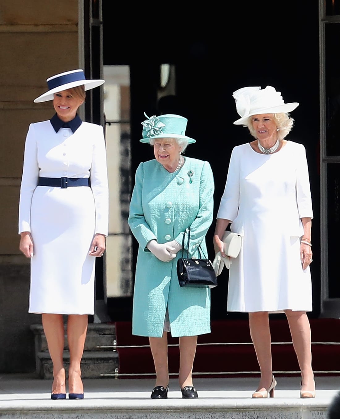Ấn tượng trang phục sang trọng phu nhân và con Tổng thống Trump mặc khi tới Anh - 3