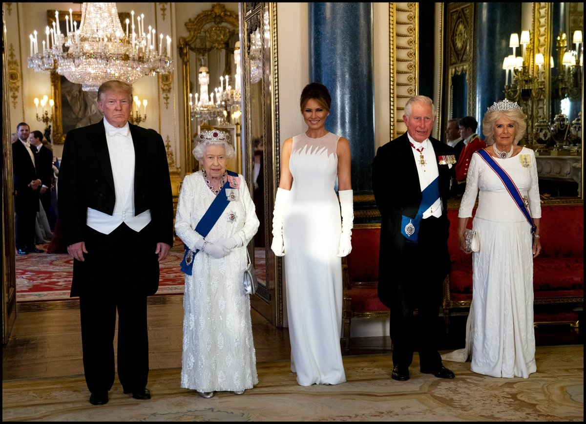 Ấn tượng trang phục sang trọng phu nhân và con Tổng thống Trump mặc khi tới Anh - 4