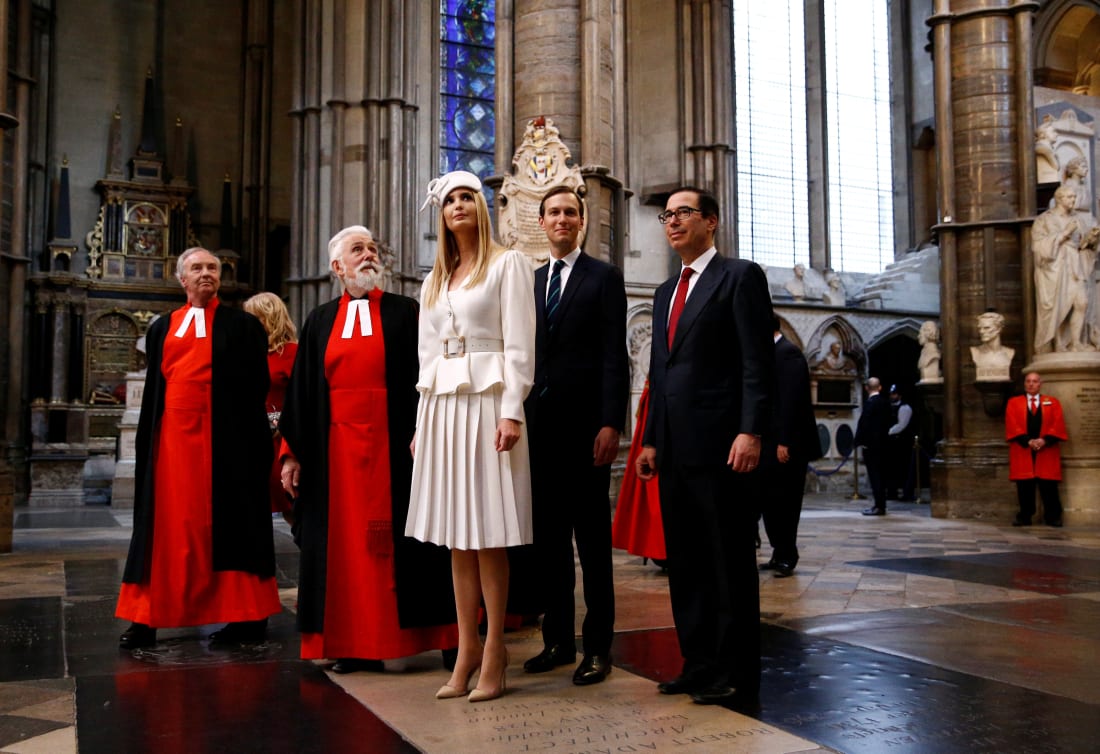 Ấn tượng trang phục sang trọng phu nhân và con Tổng thống Trump mặc khi tới Anh - 10