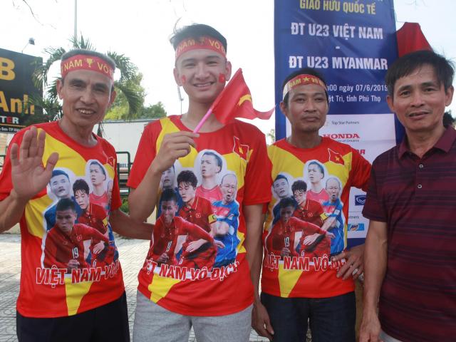 CĐV từ Hà Nội, Tây Nguyên kéo lên đất Tổ xem U23 Việt Nam đấu U23 Myanmar