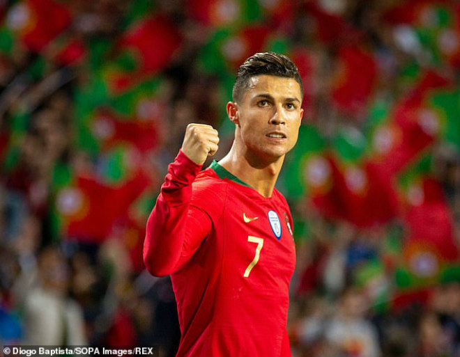 Clip triệu view: “Phù thủy” Ronaldo 34 tuổi múa bóng hủy diệt SAO trẻ 24 tuổi - 1