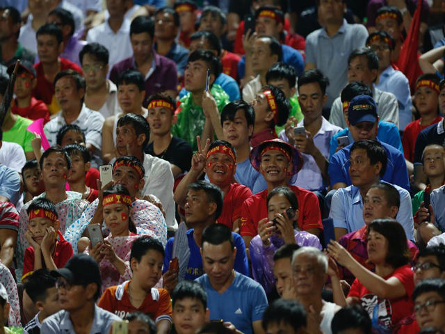 Bóng đá - U23 Việt Nam đấu Myanmar: Khán giả cực sung đội mưa ngồi kín sân "tiếp lửa"