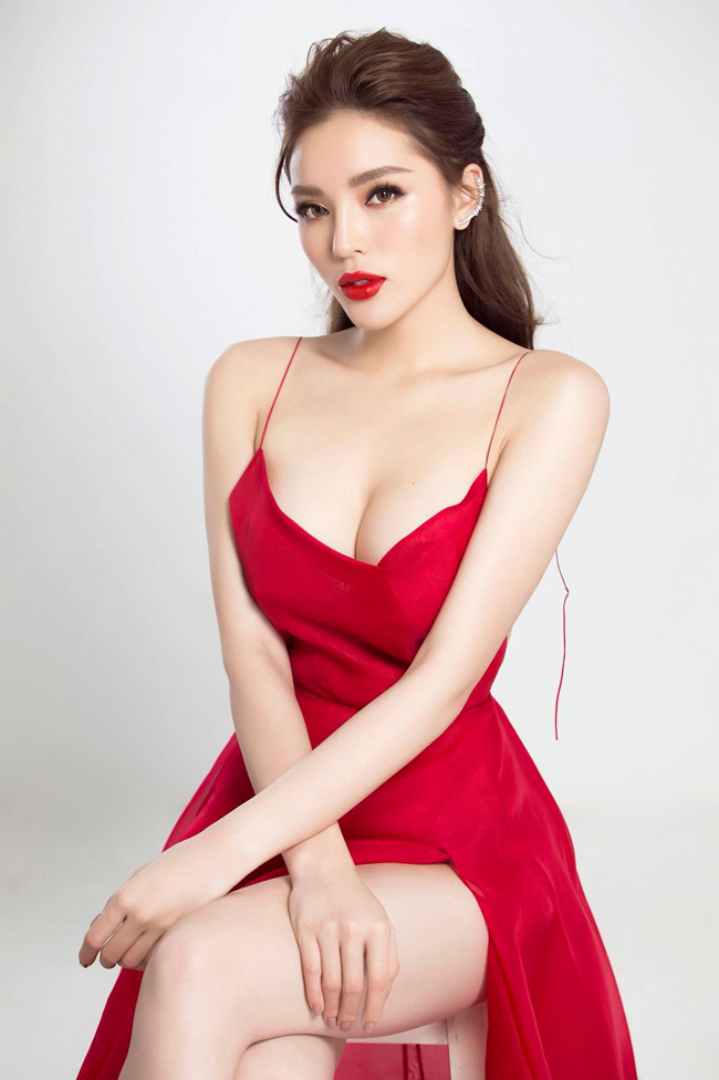 Cô nàng vẫn chưa hé lộ về mối tình nào dù có nhiều tin đồn bủa vây từ khi đăng quang tới nay.