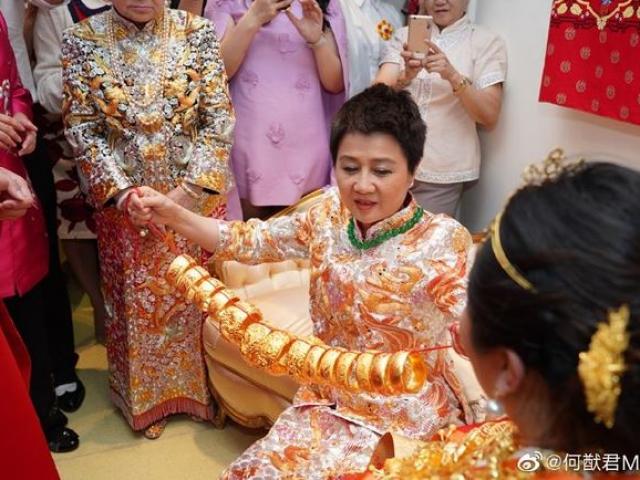 Đời sống Showbiz - Choáng với sính lễ toàn vàng ròng trong đám cưới con gái ‘vua sòng bạc Macau’