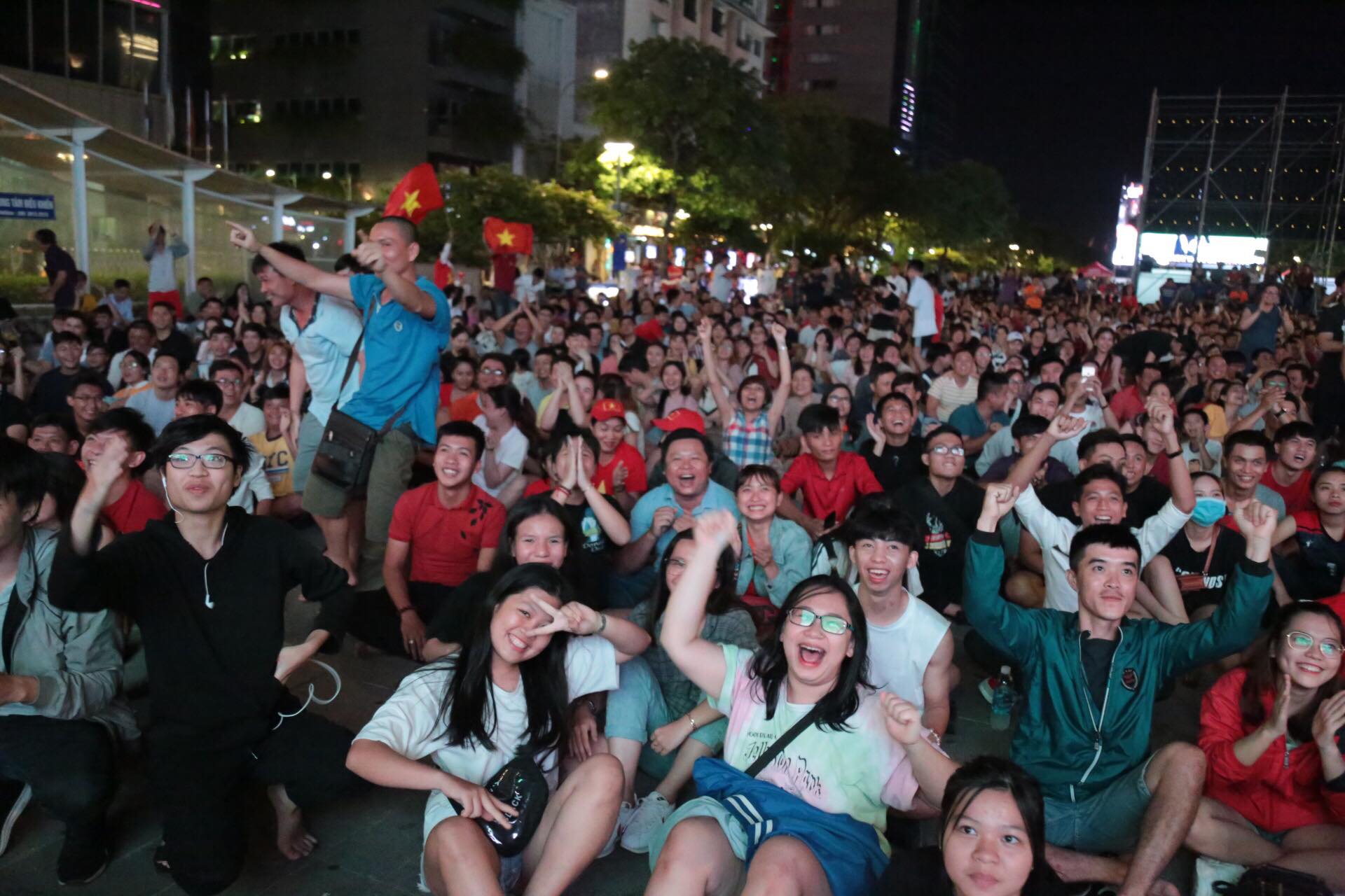 Việt Nam thua tiếc nuối sau loạt penalty định mệnh, triệu cổ động viên thất thần - 6