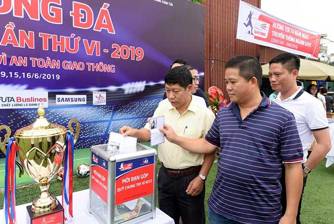 Gần 1,8 tỷ đồng ủng hộ Giải bóng đá vì nạn nhân TNGT - 1