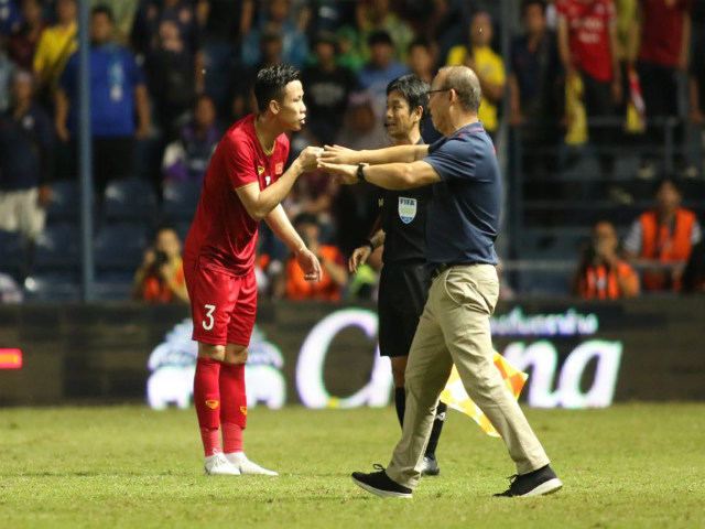 Bóng đá - Đội trưởng Quế Ngọc Hải nhiều lần sơ suất: Đau tim 4 phút "siêu thảm họa"