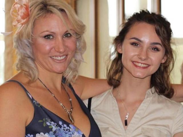 Bạn trẻ - Cuộc sống - Câu nói gây sốc của con gái khi mẹ làm diễn viên phim khiêu dâm