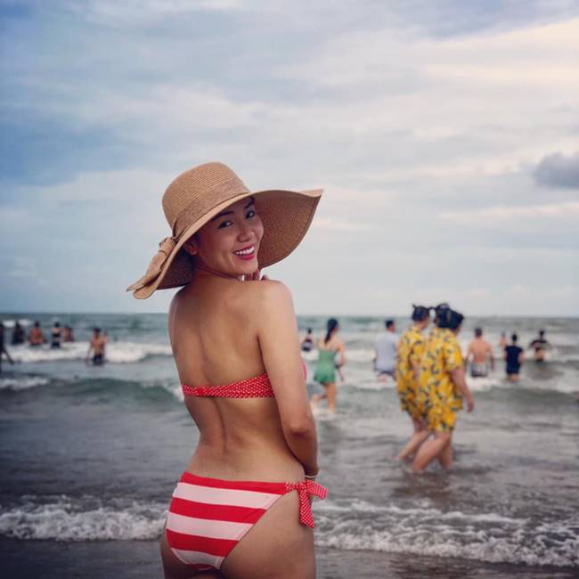 Trang cá nhân của Phương Linh cũng được cô đăng tải nhiều hơn những bức ảnh bikini trong những chuyến du lịch.&nbsp;