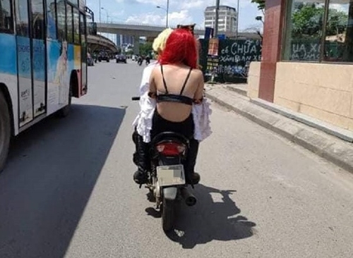 Nên mặc mốt khoe áo lót thế nào cho tinh tế, thời thượng? - 1