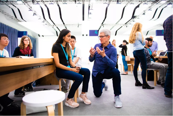 8 năm đương nhiệm, CEO Tim Cook đã chèo lái Apple thành công ra sao? - 8
