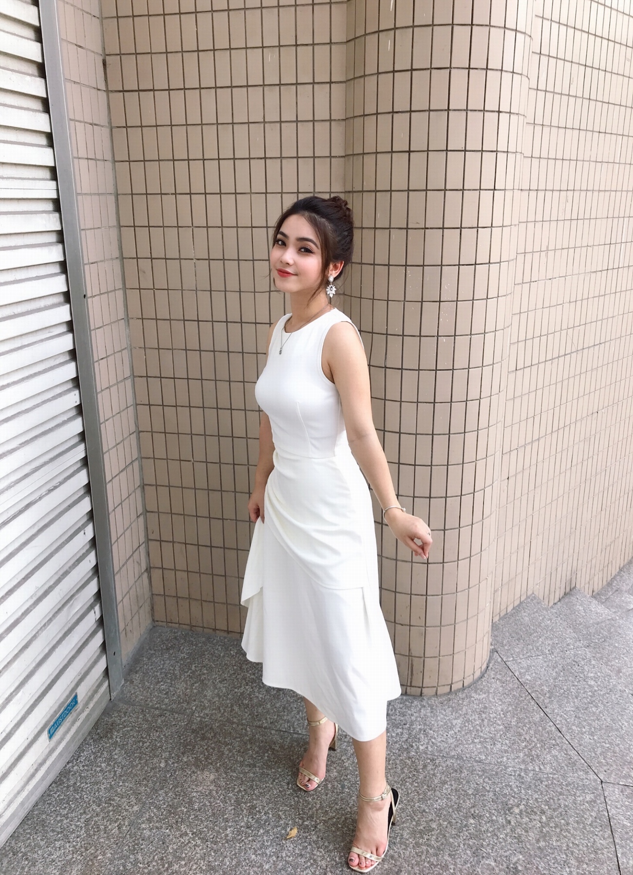 Hot girl đội Hồ Hoài Anh tung bản cover Anh nhà ở đâu thế - Mượn rượu tỏ tình - 8