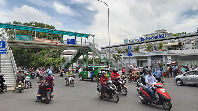 Vụ “thánh livestream” Lê Dương Bảo Lâm bị đánh khi phát cơm từ thiện: “Bọn con đang diễn để quay phim”? - 3