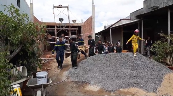Hai người bị vùi lấp dưới lớp bê tông mới đổ: 2 giây và cảnh tượng kinh hoàng - 2