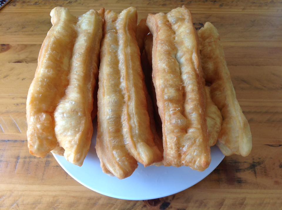 Cách làm quẩy giòn, thơm cực kỳ đơn giản - 6