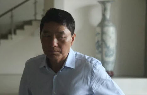 Cựu thứ trưởng Bộ Công an mặc áo sơ mi trắng ra tòa cùng Vũ "nhôm" - 4