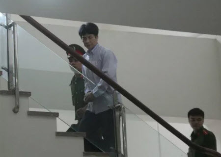 Cựu thứ trưởng Bộ Công an mặc áo sơ mi trắng ra tòa cùng Vũ "nhôm" - 5