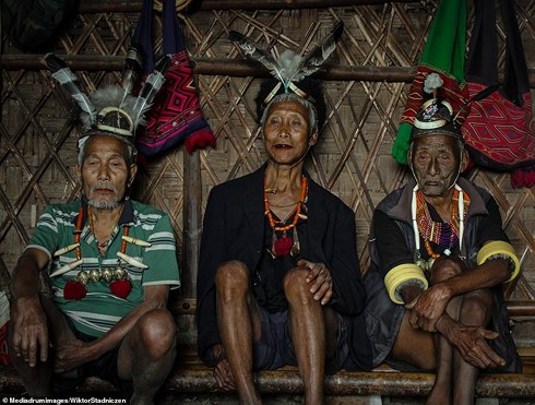 Kinh dị về bộ tộc diễu đầu người quanh làng cuối cùng ở Ấn Độ - 1