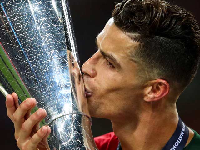 Bóng đá - Ronaldo 12 danh hiệu sau tuổi 30: Choáng váng "cây trường sinh", vẫn mơ QBV