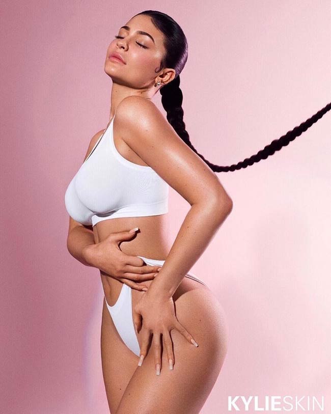 Đế chế thời trang, mỹ phẩm của nhà Kardashian được vững mạnh nhờ vào một chân đỡ quan trọng - Kylie Jenner.