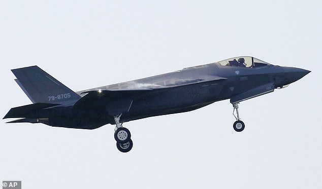 Hé lộ nguyên nhân phi công Nhật lái tiêm kích F-35 đâm xuống biển - 1