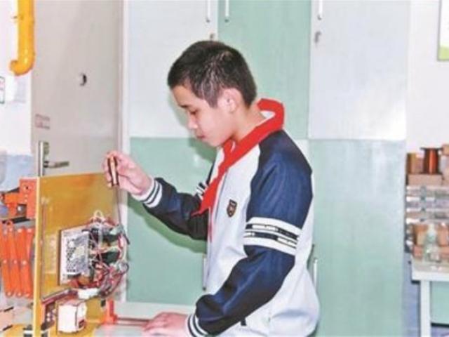 Giáo dục - du học - Bị mẹ mắng vì để quần áo ướt mưa, nam sinh lớp 6 phát minh thiết bị "thần kỳ"