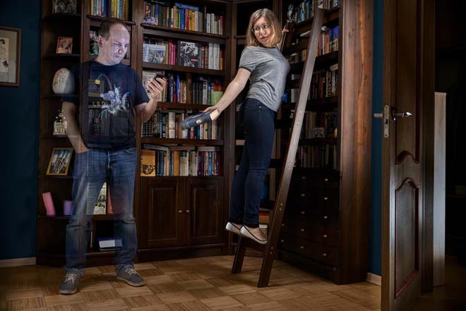 Chùm ảnh: Giật mình vì nghiện smartphone ta đã làm tổn thương nhau - 9