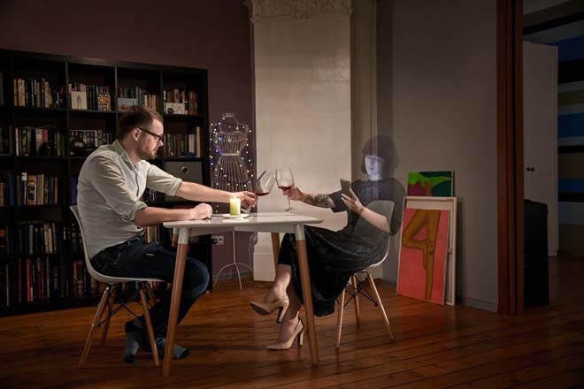 Chùm ảnh: Giật mình vì nghiện smartphone ta đã làm tổn thương nhau - 6