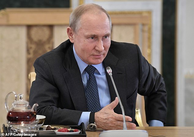 Ông Putin bất ngờ thách đấu &#34;đối thủ&#34; đặc biệt trong họp báo - 1