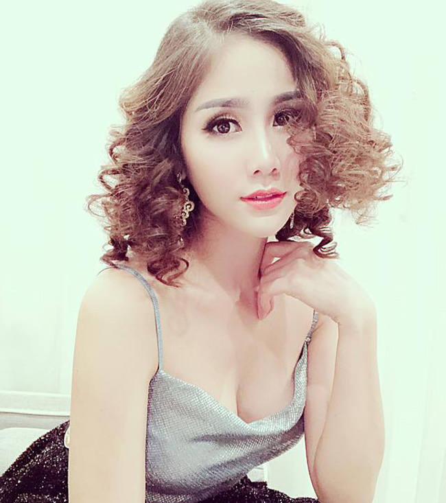 Hoàng Hạnh thừa nhận hơn 2 năm cô được bạn trai&nbsp;giúp đỡ vốn để kinh doanh riêng về lĩnh vực làm đẹp. Ngoài ra, cô còn kinh doanh bất động sản nên có thêm thu nhập lo cho bản thân và giúp đỡ gia đình.&nbsp;