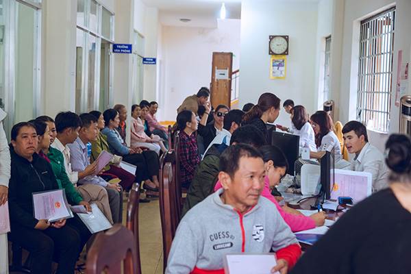 Sốt đất Bảo Lộc gây quá tải cho phòng công chứng - 2