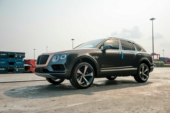 Chiếc xe đầu tiên thuộc phiên bản Bentley Centenary Gold kỷ niệm 100 năm tại Việt Nam - 4