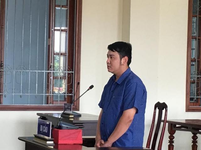 Pháp luật - Bị đập đầu vì được mời bia không tiếp lại còn chụp hình