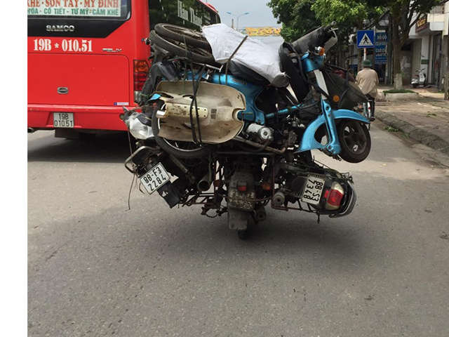 Cận cảnh ”người vận chuyển xe máy” phiên bản Việt